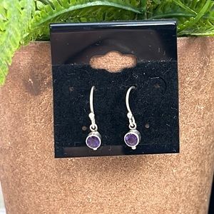 ⭐️🌸Petite sterling silver .25 carat amethyst drop earrings